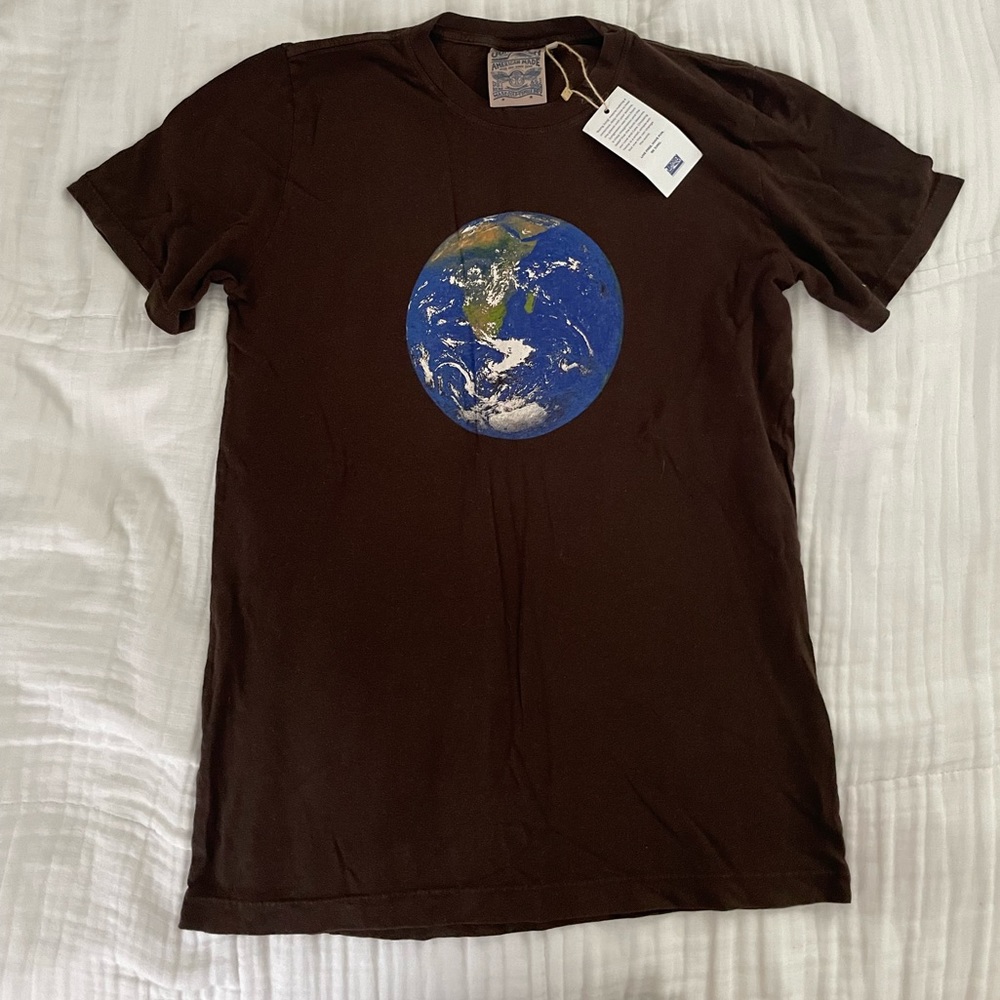 NWT JUNGMAVEN EARTH FLAG JUNG GRAPHIC
CLASSIC T-SHIRT- Brown Men’s L